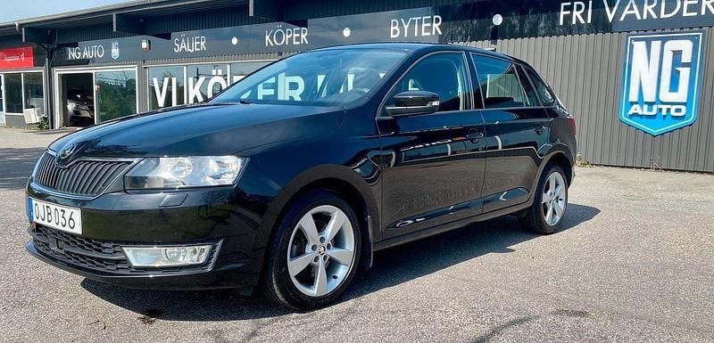 Svart Begagnad 2017 Skoda Rapid Halvkombi | 99 900 kr (Marknadspris) - Bild 1/4