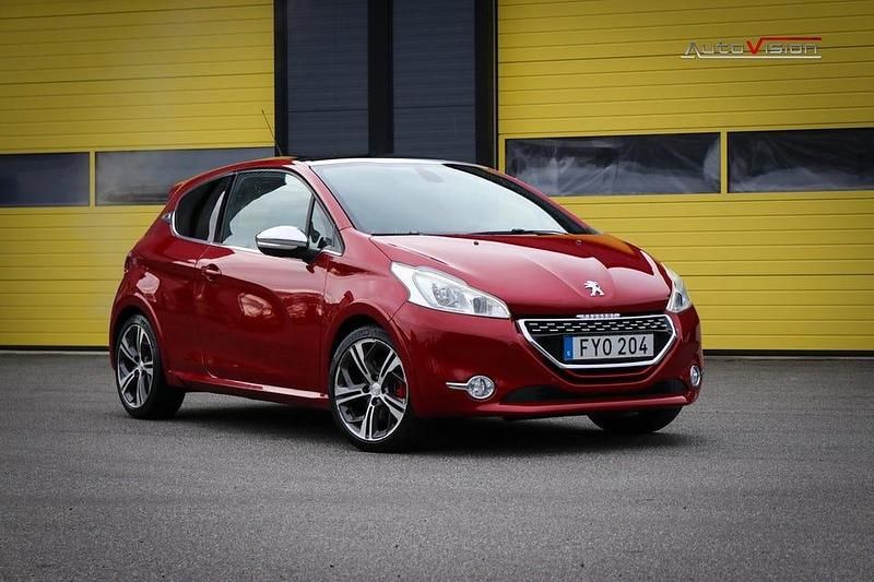 Mörkgrön Begagnad 2013 Peugeot 208 GTi Halvkombi | 109 900 kr (Lite dyr) - Bild 1/4