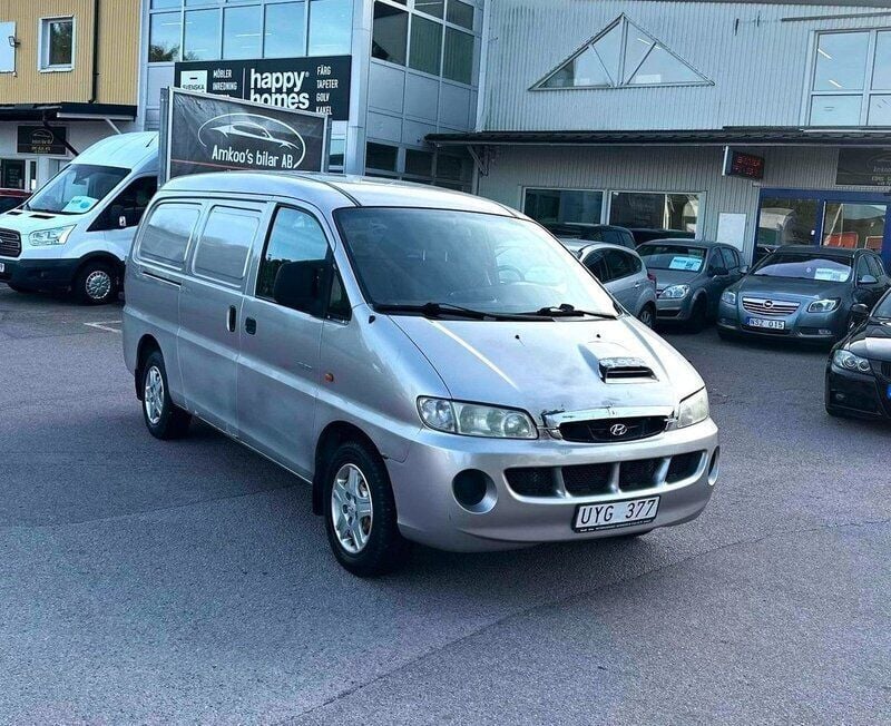 Silver Begagnad 2004 Hyundai H-1 Minibuss | 39 900 kr (Bra pris) - Bild 1/4