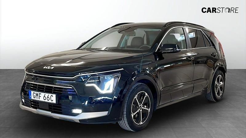 Svart Begagnad 2023 Kia Niro Advance SUV | 294 900 kr (Superpris) - Bild 1/4