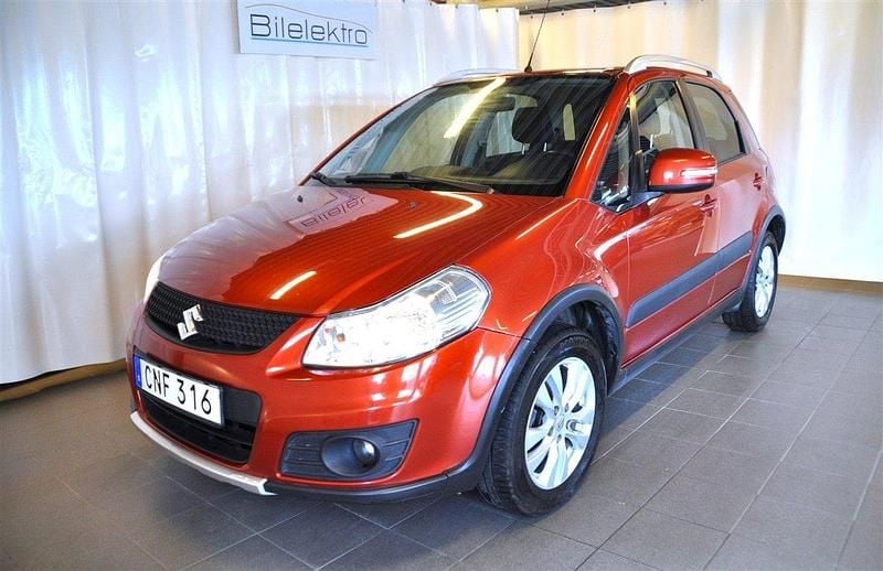 Orange/koppar Begagnad 2013 Suzuki SX4 Halvkombi | 65 000 kr (Bra pris) - Bild 1/4