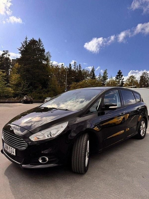 Svart Begagnad 2017 Ford S-MAX Trend Minibuss | 87 500 kr - Bild 1/4