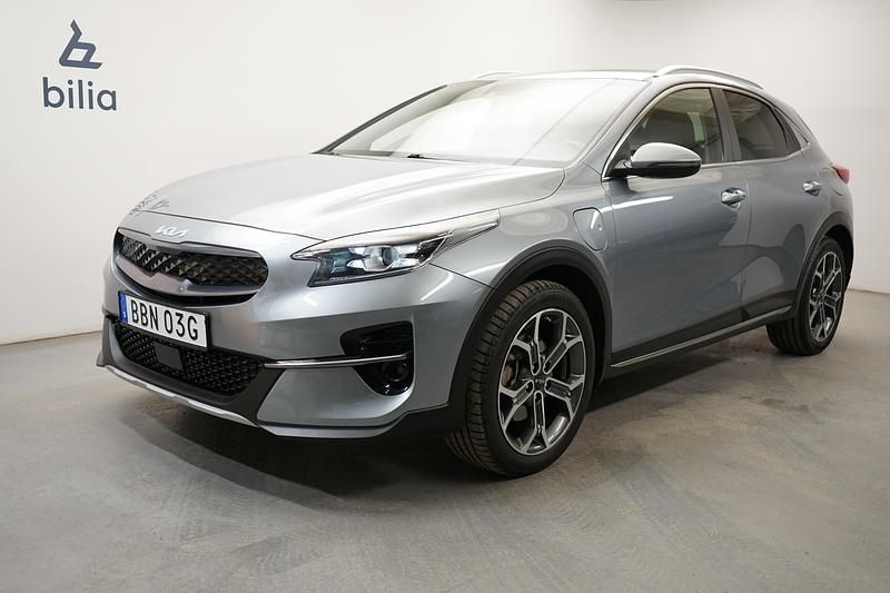 Grå Begagnad 2022 Kia XCeed SUV | 239 900 kr (Marknadspris) - Bild 1/4