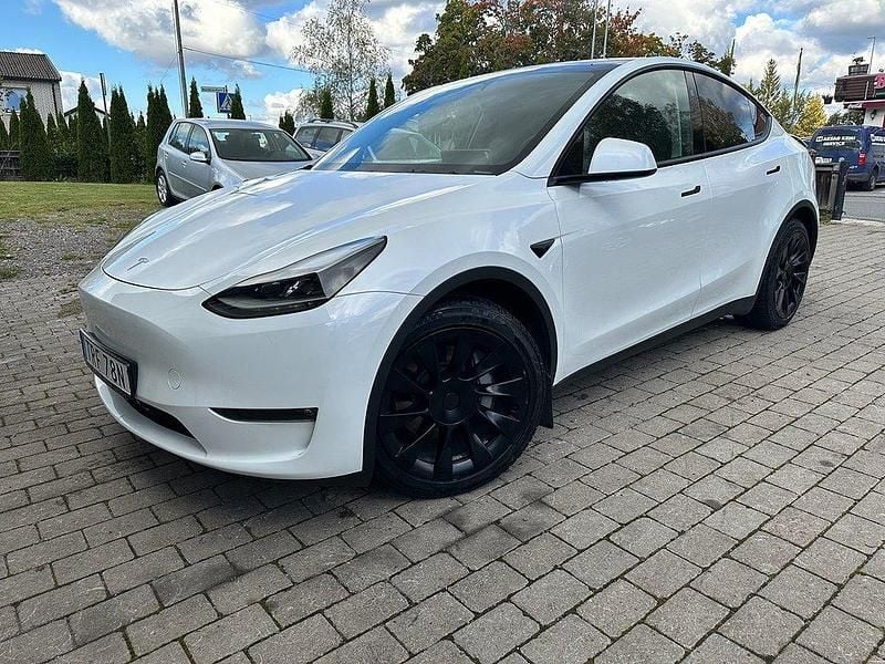 Vit Begagnad 2024 Tesla Model Y Long Range AWD SUV | 410 000 kr (Superpris) - Bild 1/4