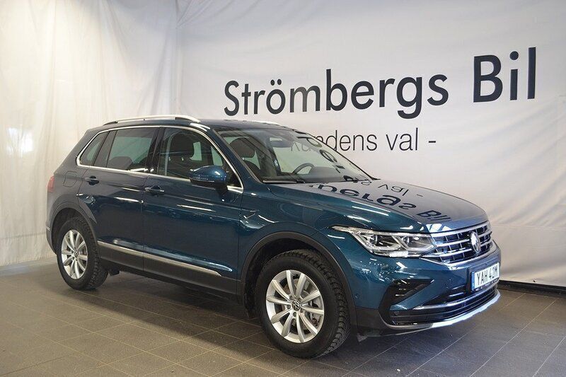 Mörkblå Begagnad 2023 VW Tiguan SUV | 399 000 kr (Marknadspris) - Bild 1/4