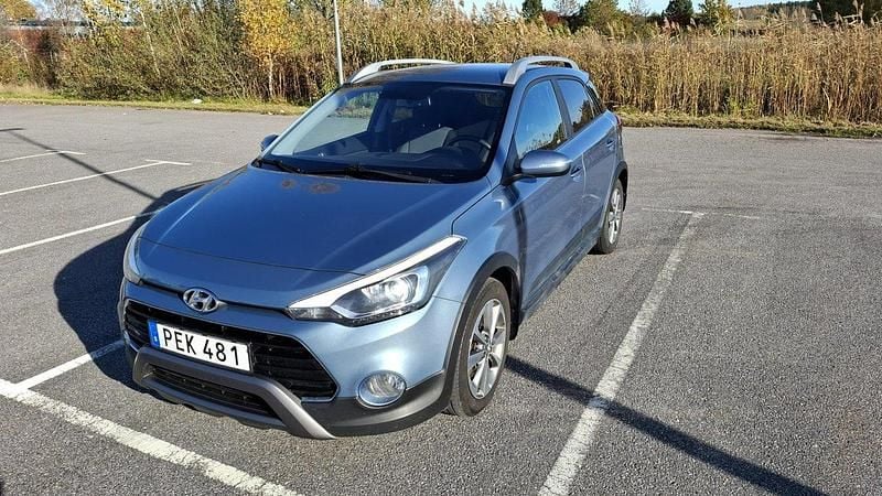 Blå Begagnad 2017 Hyundai i20 Active Kombi | 95 000 kr (Marknadspris) - Bild 1/4