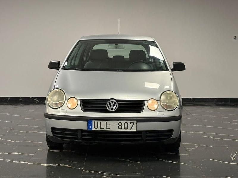 Begagnad VW Polo 75 HK (55 kW) 2003 Silver Halvkombi