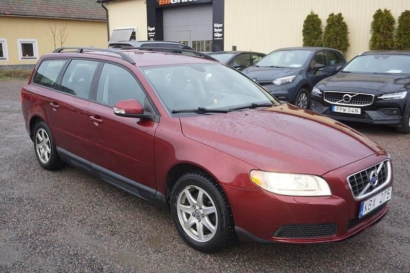 Begagnad Volvo V70 146 HK (107 kW) 2009 Röd Kombi