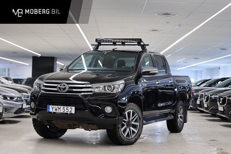 Svart Begagnad 2017 Toyota HiLux Pickup | 349 900 kr (Marknadspris) - Bild 1/3