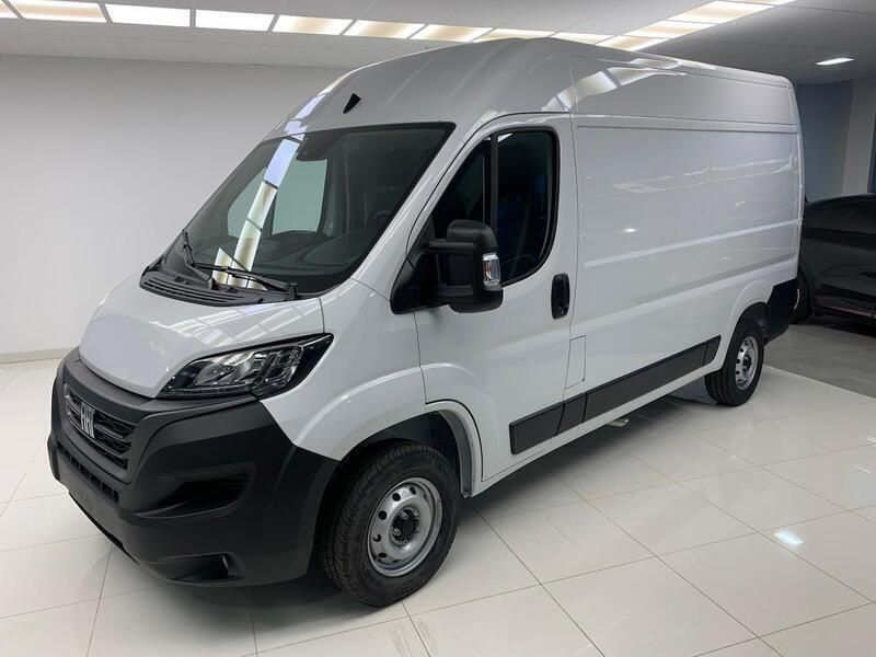 Vit Begagnad 2023 Fiat Ducato Easy Van | 289 900 kr - Bild 1/4