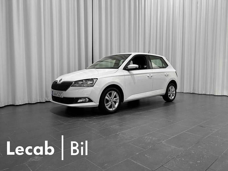 Vit Begagnad 2021 Skoda Fabia Halvkombi | 134 500 kr (Bra pris) - Bild 1/4