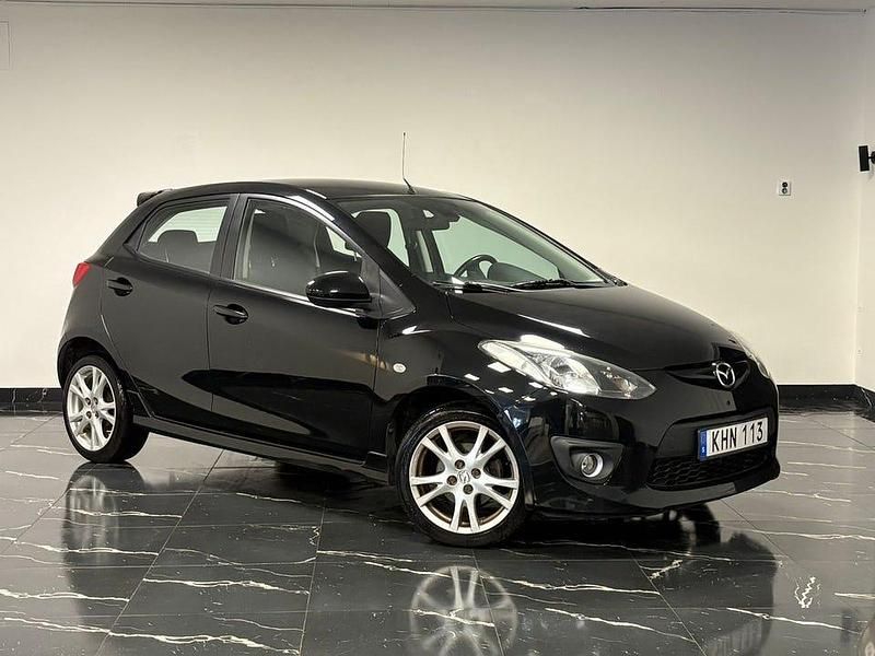 Begagnad Mazda 2 Inclusive 104 HK (76 kW) 2007 Svart Halvkombi