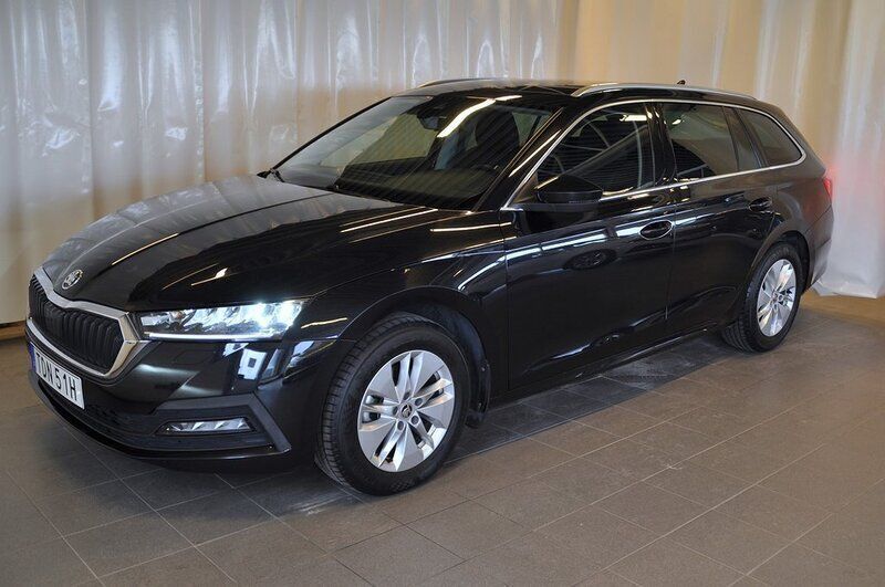 Svart Begagnad 2022 Skoda Octavia Kombi | 259 000 kr (Bra pris) - Bild 1/4