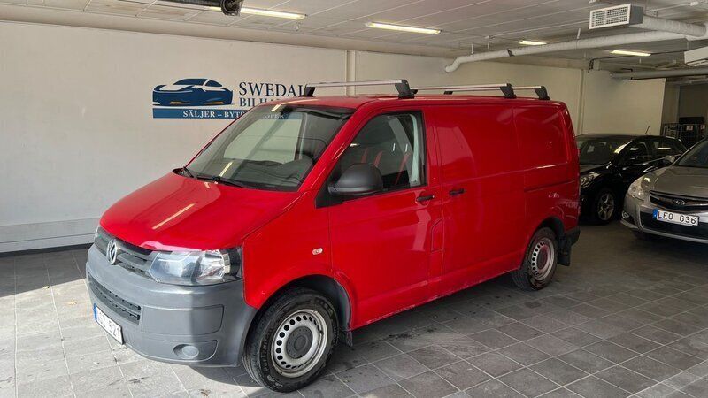 Röd Begagnad 2011 VW T5 Van | 59 800 kr (Superpris) - Bild 1/4