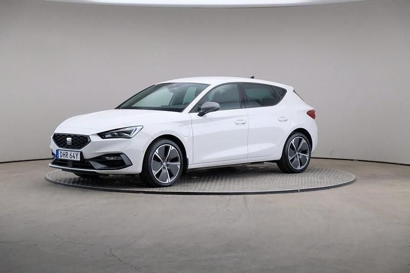 Candy white (solid) Begagnad 2022 Seat Leon FR | 225 000 kr (Marknadspris) - Bild 1/4