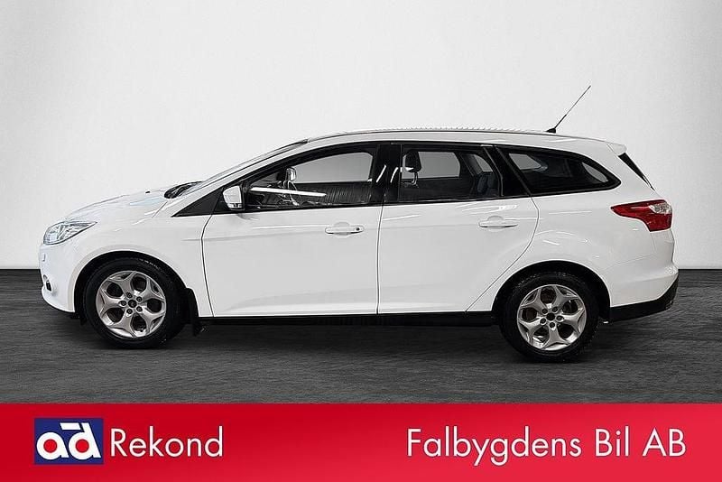 Begagnad Ford Focus Trend 105 HK (77 kW) 2014 Vit Kombi