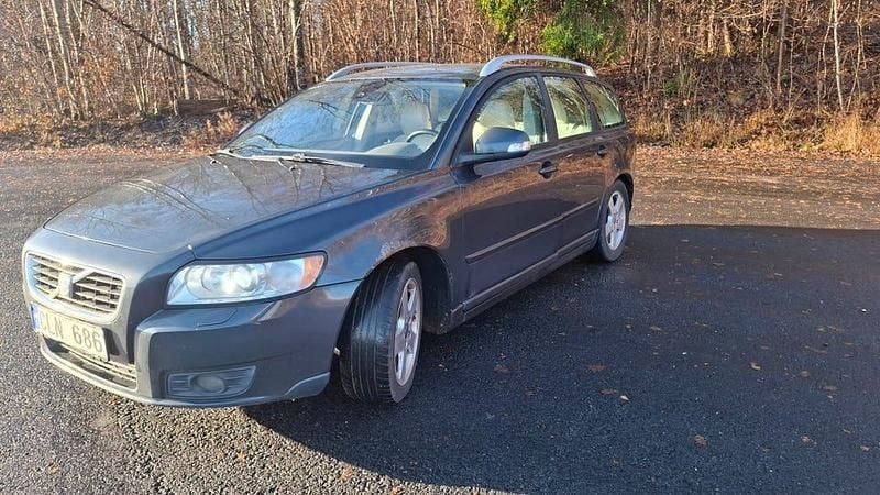 Begagnad 2009 Volvo V50 Kombi | 28 000 kr (Lite dyr) - Bild 1/4