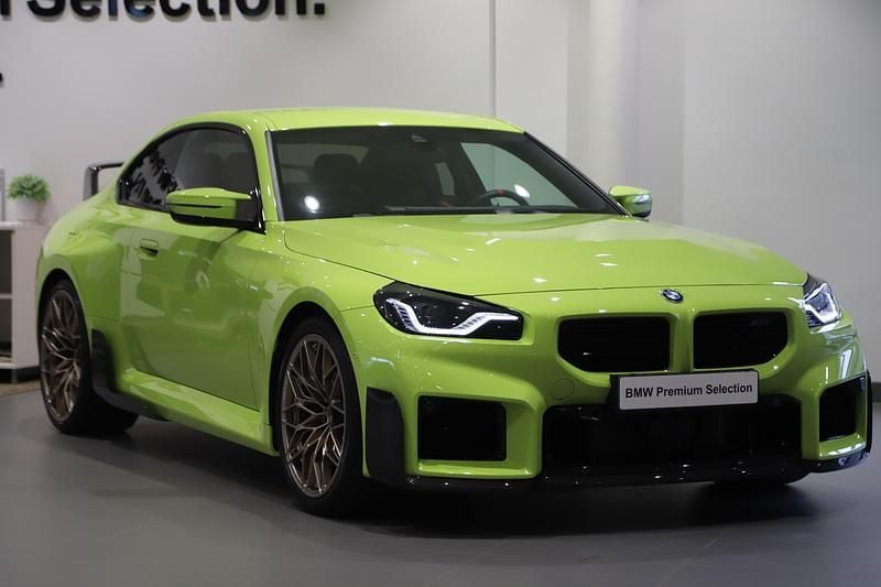 Begagnad BMW M2 M Performance 487 HK (358 kW) 2024 Gul Sportkupé