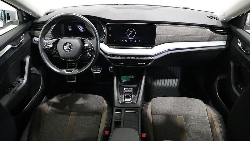 Begagnad Skoda Octavia Scout 150 HK (110 kW) 2022 Candy white Kombi