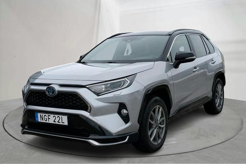 Grå Begagnad 2021 Toyota RAV4 Style | 364 000 kr (Marknadspris) - Bild 1/4