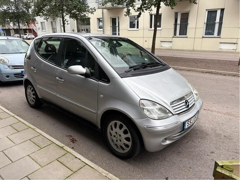 Silver Begagnad 2002 Mercedes A140 Elegance Halvkombi | 14 900 kr - Bild 1/3