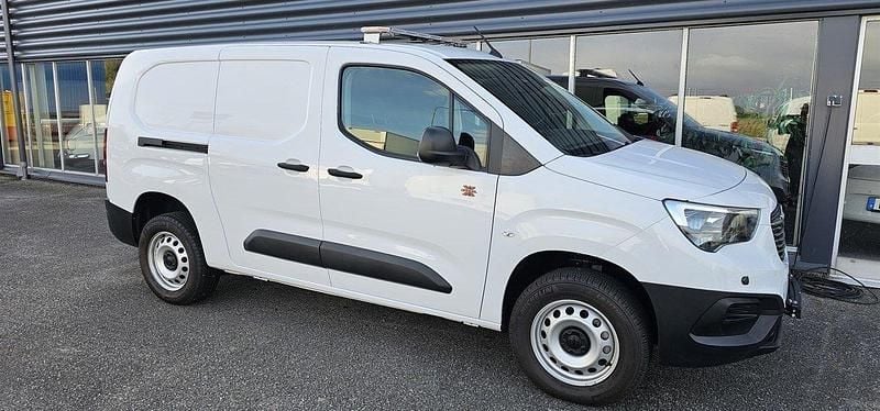 Begagnad Opel Combo 131 HK (96 kW) 2023 Vit Minibuss