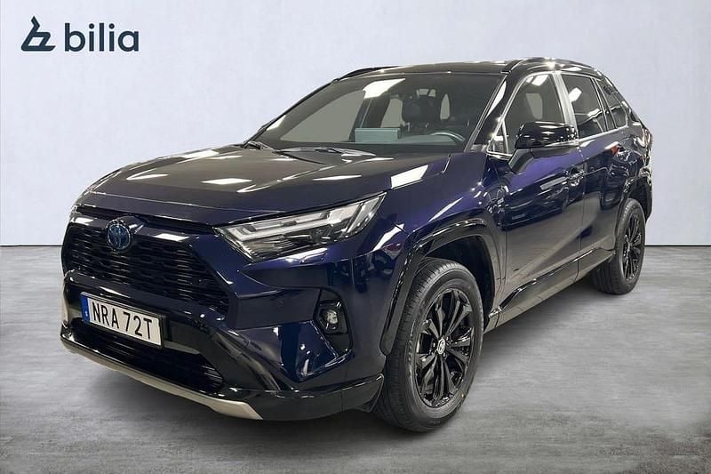 Blå Begagnad 2024 Toyota RAV4 Hybrid Style SUV | 429 900 kr (Bra pris) - Bild 1/4