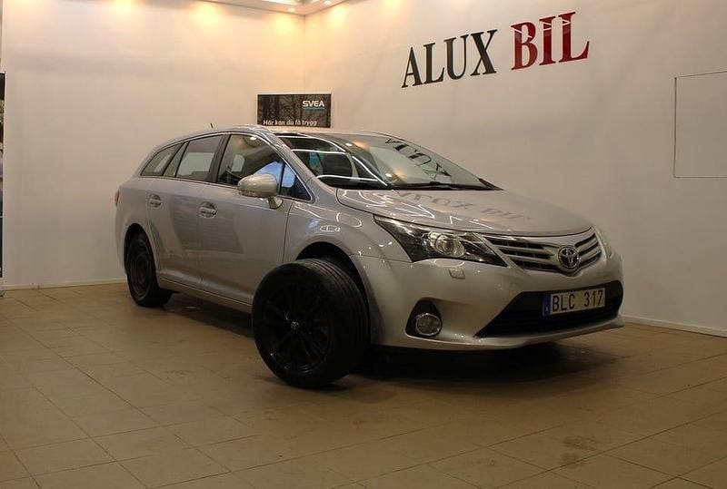 Silver Begagnad 2013 Toyota Avensis Business Edition Kombi | 69 900 kr (Marknadspris) - Bild 1/4