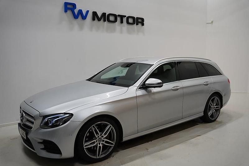 Silver Begagnad 2019 Mercedes E220 AMG Kombi | 279 800 kr (Bra pris) - Bild 1/4