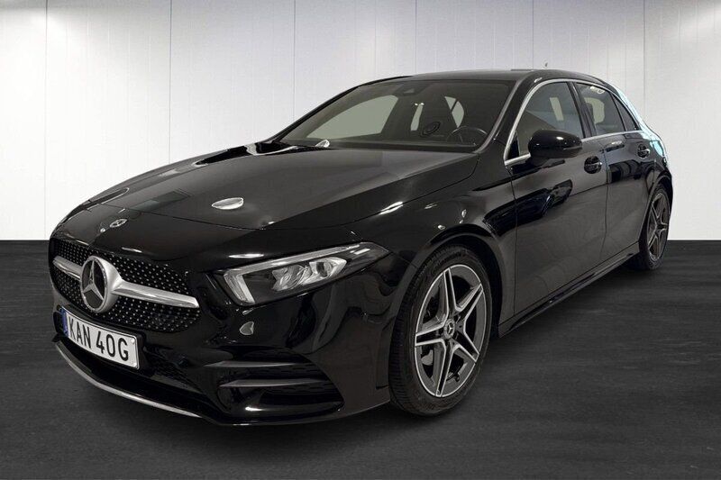 Svart (black) Begagnad 2022 Mercedes A180 Halvkombi | 269 900 kr (Marknadspris) - Bild 1/4