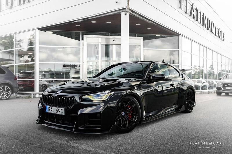 Svart Begagnad 2023 BMW M2 Shadowline Sportkupé | 899 000 kr - Bild 1/4
