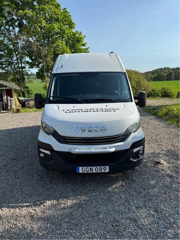 Vit Begagnad 2018 Iveco Daily Van | 225 000 kr (Dyr) - Bild 1/4