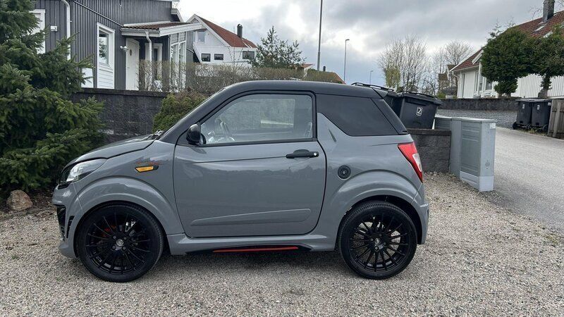 Röd Begagnad 2018 Ligier JS50 Halvkombi | 109 000 kr - Bild 1/4