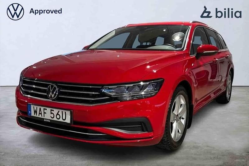 Röd Begagnad 2023 VW Passat Kombi | 294 900 kr (Marknadspris) - Bild 1/1