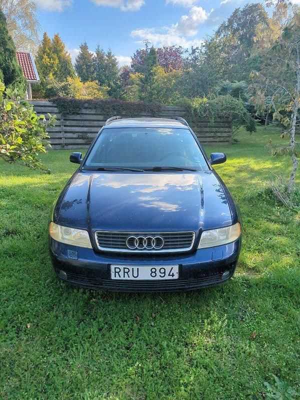Blå Begagnad 2001 Audi A4 Comfort Kombi | 5 000 kr - Bild 1/3