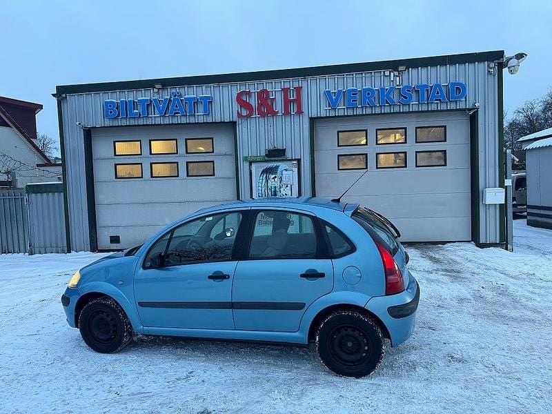 Blå Begagnad 2002 Citroën C3 Halvkombi | 13 900 kr (Marknadspris) - Bild 1/4