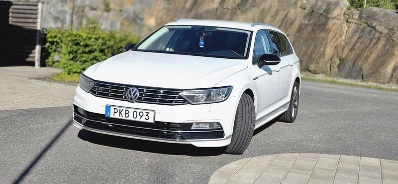 Vit Begagnad 2017 VW Passat GT Kombi | 129 000 kr (Bra pris) - Bild 1/4