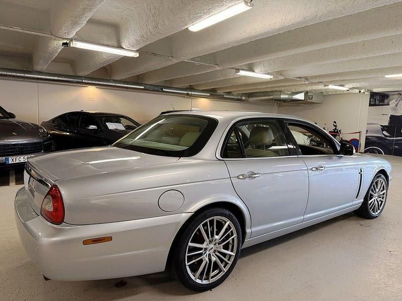 Begagnad Jaguar XJ 207 HK (152 kW) 2008 Grå (gråmetallic) Sedan