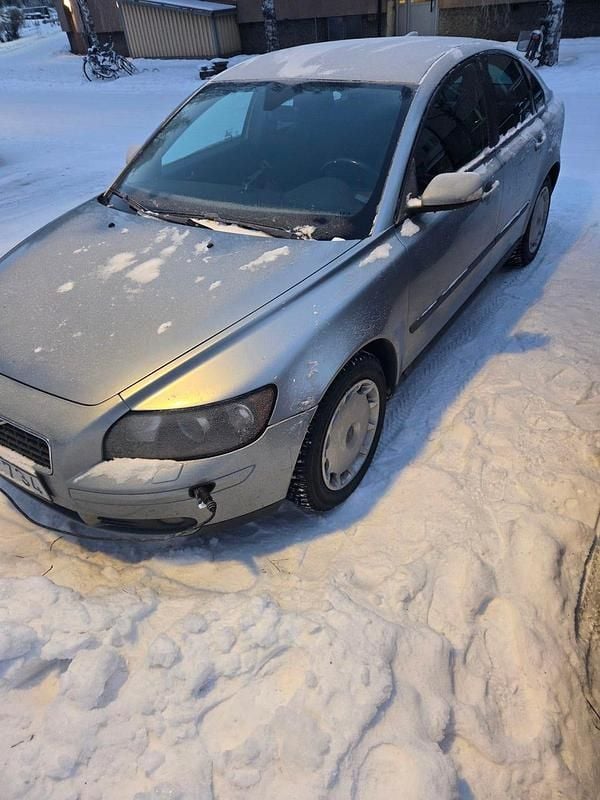 Begagnad 2006 Volvo S40 Sedan | 55 000 kr (Lite dyr) - Bild 1/2