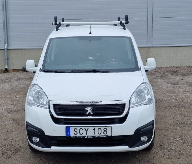 Vit Begagnad 2017 Peugeot Partner Minibuss | 65 900 kr (Marknadspris) - Bild 1/4