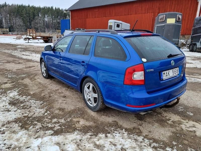 Begagnad Skoda Octavia RS 170 HK (125 kW) 2012 Raceblå Kombi