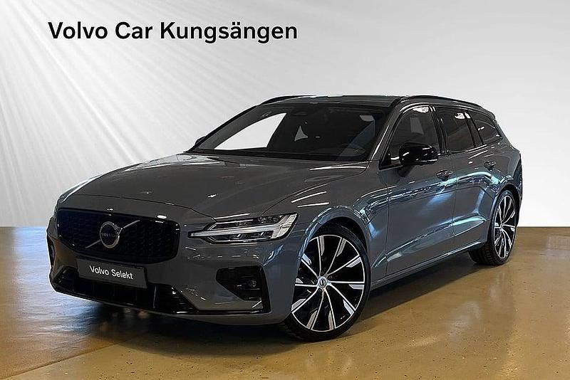 Grå Begagnad 2023 Volvo V60 Ultimate Kombi | 389 900 kr (Superpris) - Bild 1/4