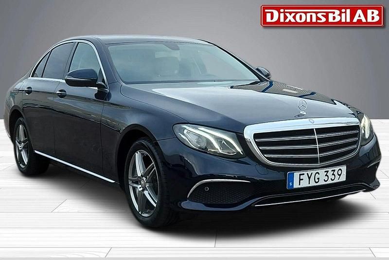 Mörkblå (blå) Begagnad 2016 Mercedes E220 Avantgarde Sedan | 199 000 kr (Bra pris) - Bild 1/4