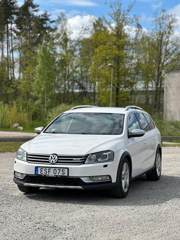 Vit Begagnad 2015 VW Passat Alltrack Kombi | 69 000 kr (Marknadspris) - Bild 1/4