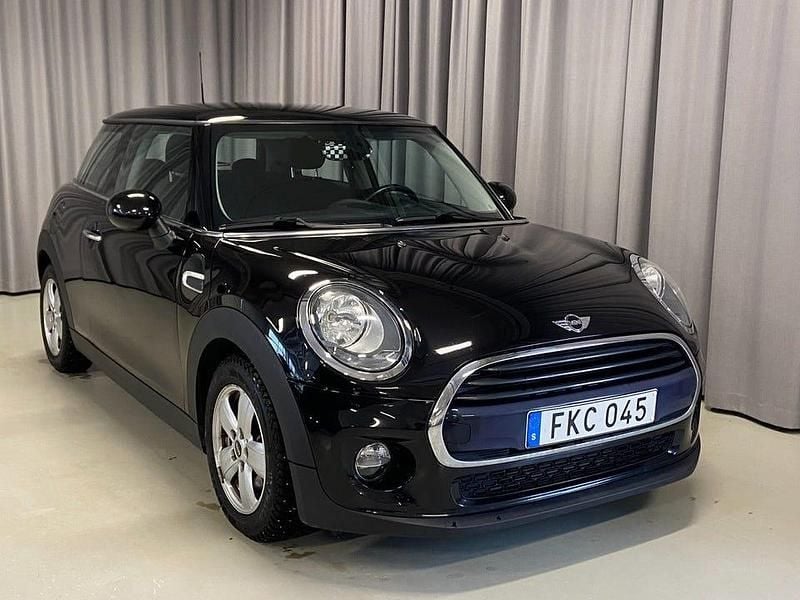 Svart Begagnad 2017 Mini Cooper Pepper Halvkombi | 109 900 kr (Bra pris) - Bild 1/3
