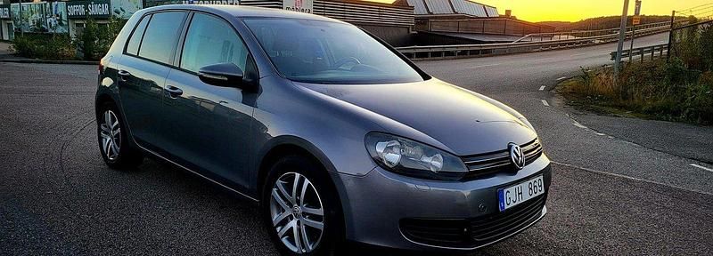 Grå Begagnad 2010 VW Golf VI Halvkombi | 44 900 kr (Marknadspris) - Bild 1/4