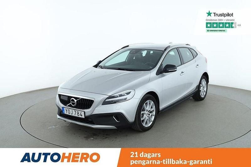 Silver Begagnad 2018 Volvo V40 CC Momentum Kombi | 249 000 kr (Lite dyr) - Bild 1/4