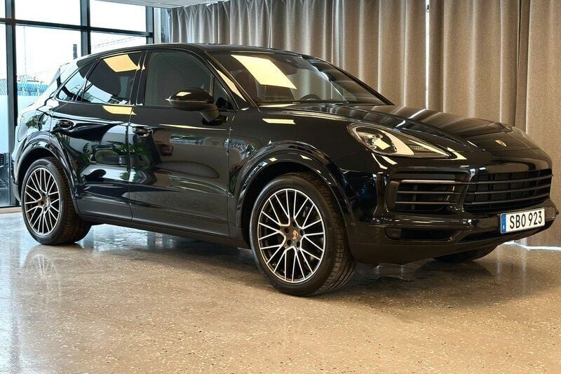 Svart (svart metallic ) Begagnad 2023 Porsche Cayenne Platinum Edition SUV | 869 500 kr (Superpris) - Bild 1/4