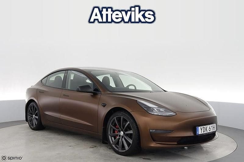 Begagnad Tesla Model 3 Performance 461 kW (627 HK) 2020 Brun Sedan