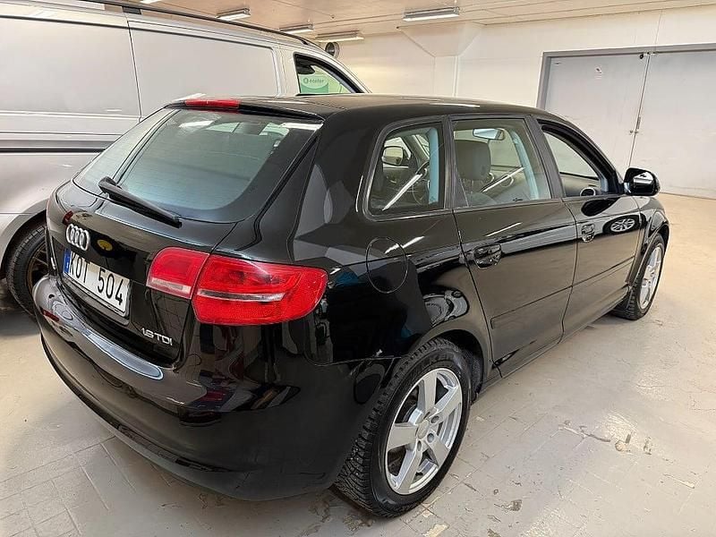 Begagnad Audi A3 Sportback Attraction 105 HK (77 kW) 2009 Svart Halvkombi